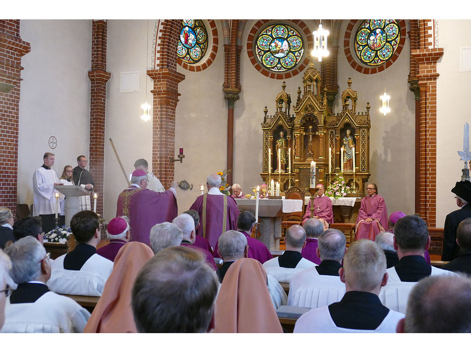 Pontifikalrequiem und Beisetzung von Weihbischof em. Johannes Kapp (Foto: Karl-Franz Thiede)